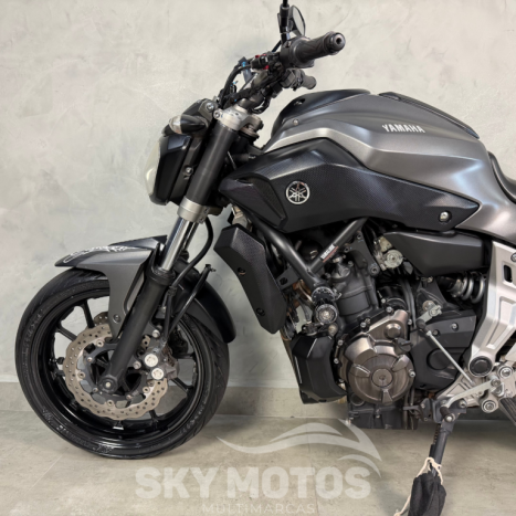 YAMAHA MT-07 700 , Foto 8