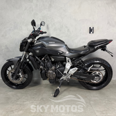 YAMAHA MT-07 700 , Foto 9