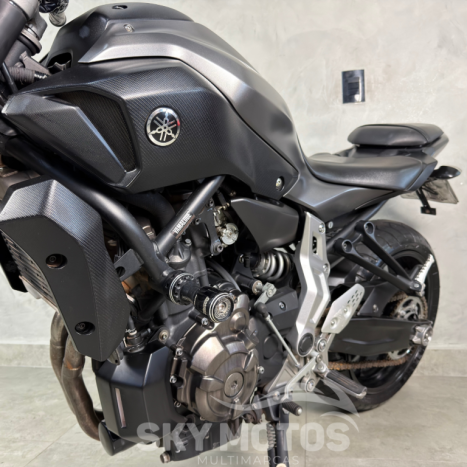YAMAHA MT-07 700 , Foto 15