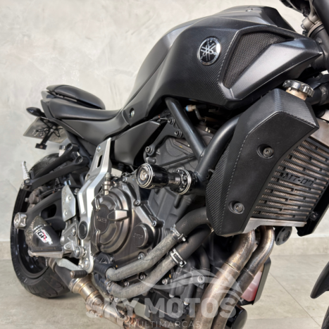 YAMAHA MT-07 700 , Foto 16