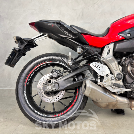 YAMAHA MT-07 700 , Foto 2