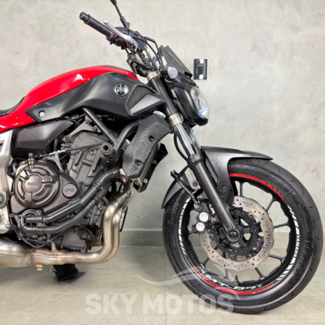 YAMAHA MT-07 700 , Foto 3