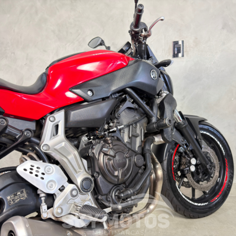 YAMAHA MT-07 700 , Foto 8