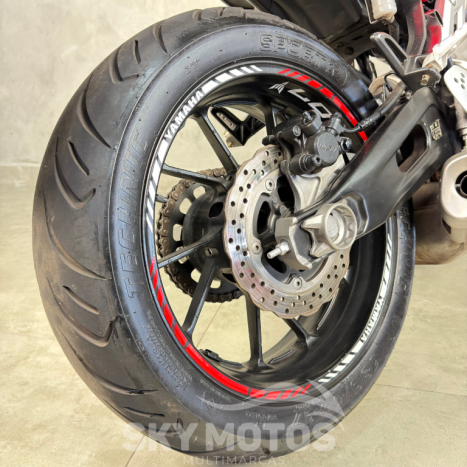 YAMAHA MT-07 700 , Foto 9