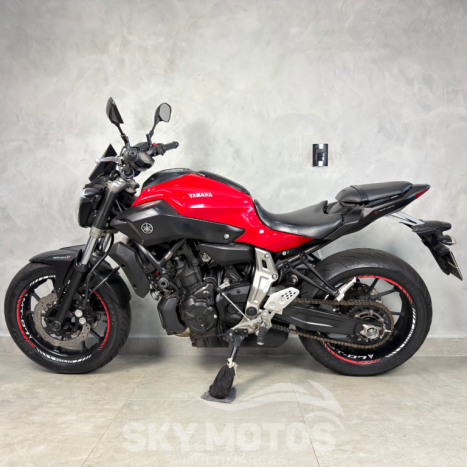 YAMAHA MT-07 700 , Foto 11