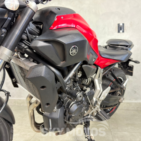 YAMAHA MT-07 700 , Foto 15