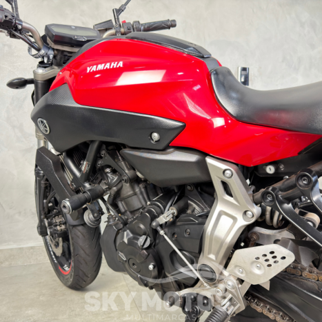YAMAHA MT-07 700 , Foto 18