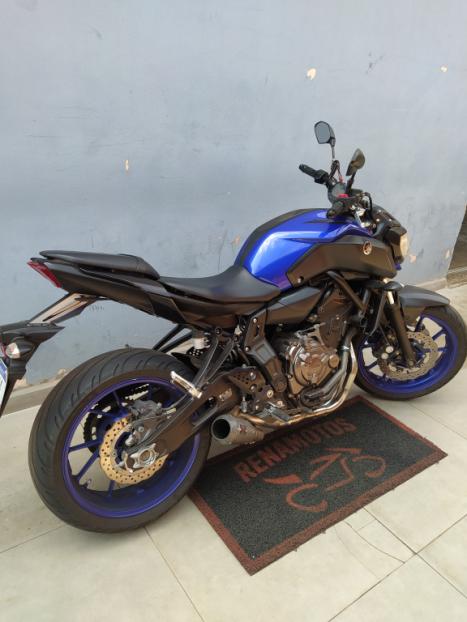 YAMAHA MT-07 700 ABS, Foto 4