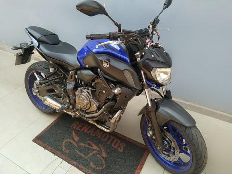 YAMAHA MT-07 700 ABS, Foto 2