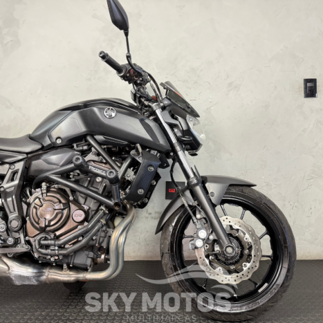 YAMAHA MT-07 700 ABS, Foto 2