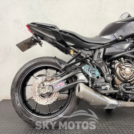 YAMAHA MT-07 700 ABS, Foto 3