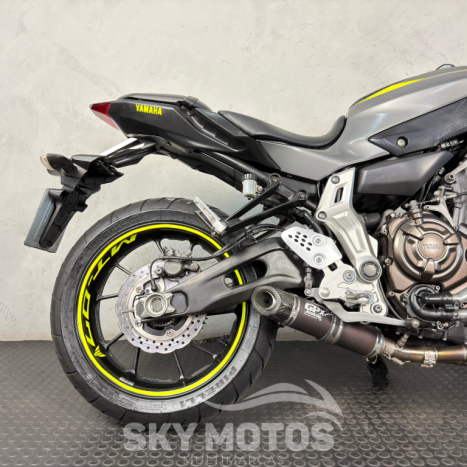 YAMAHA MT-07 700 ABS, Foto 2
