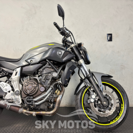 YAMAHA MT-07 700 ABS, Foto 3