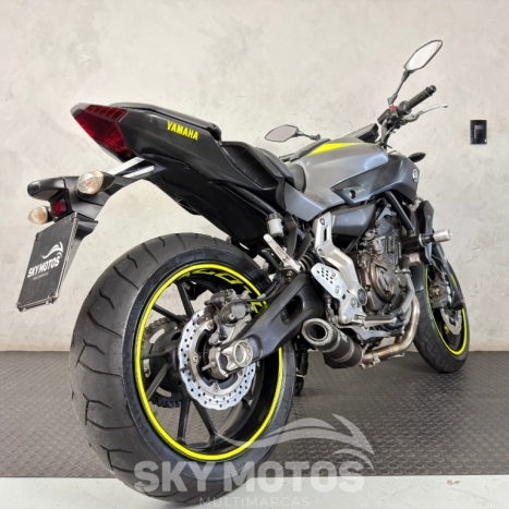 YAMAHA MT-07 700 ABS, Foto 7
