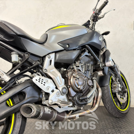 YAMAHA MT-07 700 ABS, Foto 8