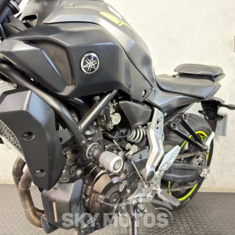 YAMAHA MT-07 700 ABS, Foto 15