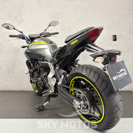 YAMAHA MT-07 700 ABS, Foto 17