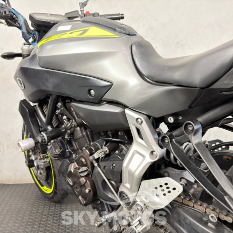 YAMAHA MT-07 700 ABS, Foto 18
