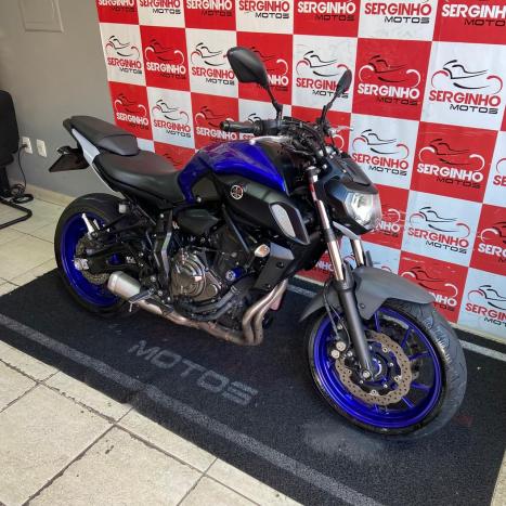 YAMAHA MT-07 700 ABS, Foto 2