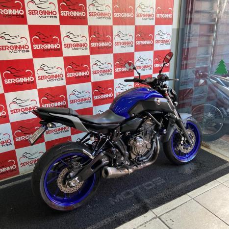 YAMAHA MT-07 700 ABS, Foto 3