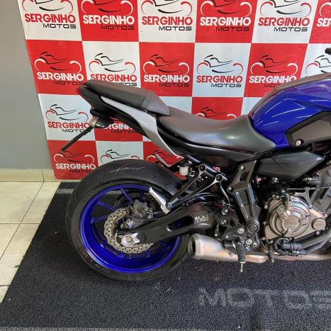 YAMAHA MT-07 700 ABS, Foto 4