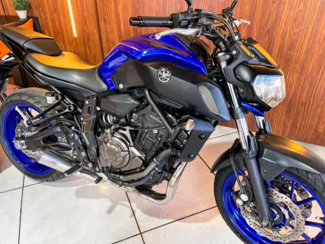 YAMAHA MT-07 700 ABS, Foto 3