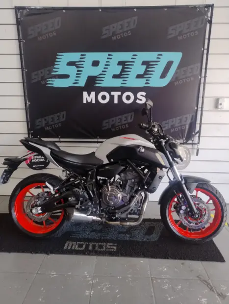 YAMAHA MT-07 700 ABS, Foto 1
