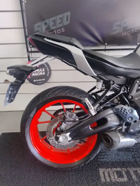 YAMAHA MT-07 700 ABS, Foto 6