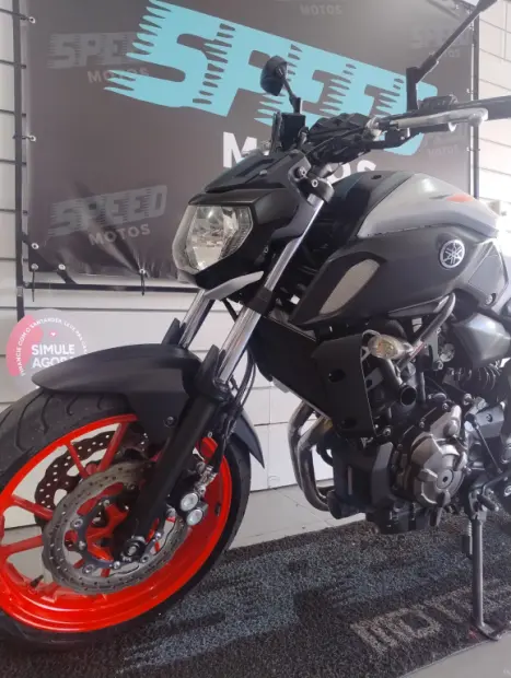 YAMAHA MT-07 700 ABS, Foto 8