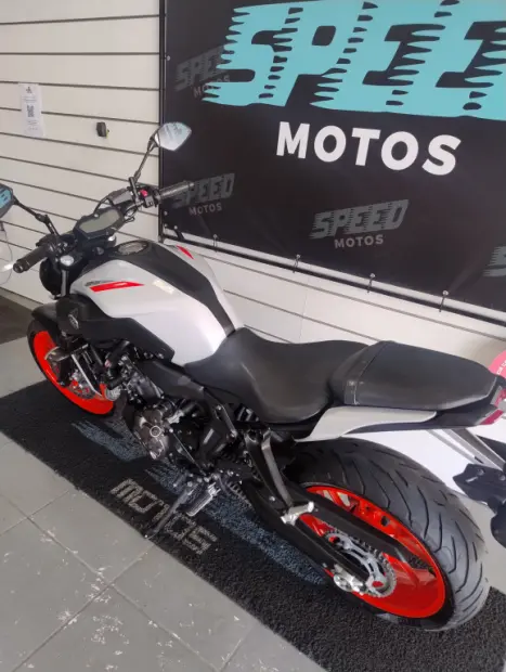 YAMAHA MT-07 700 ABS, Foto 10