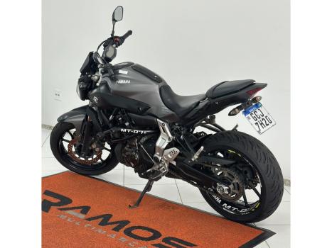 YAMAHA MT-07 700 ABS, Foto 3