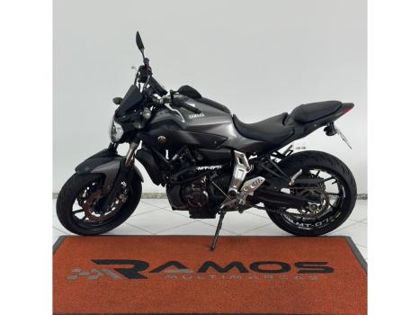 YAMAHA MT-07 700 ABS, Foto 4