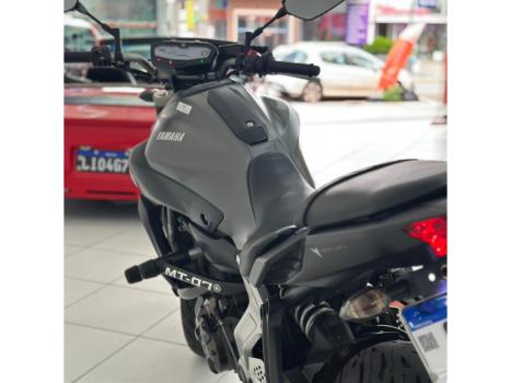YAMAHA MT-07 700 ABS, Foto 11