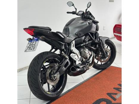 YAMAHA MT-07 700 ABS, Foto 2