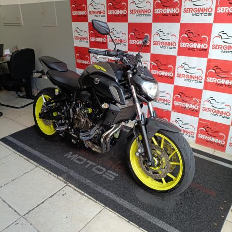 YAMAHA MT-07 700 ABS, Foto 2