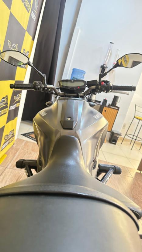 YAMAHA MT-07 700 ABS, Foto 2