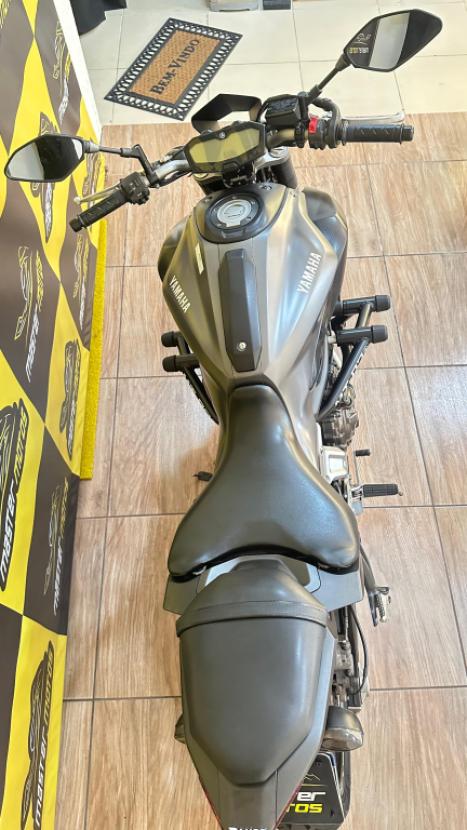YAMAHA MT-07 700 ABS, Foto 3