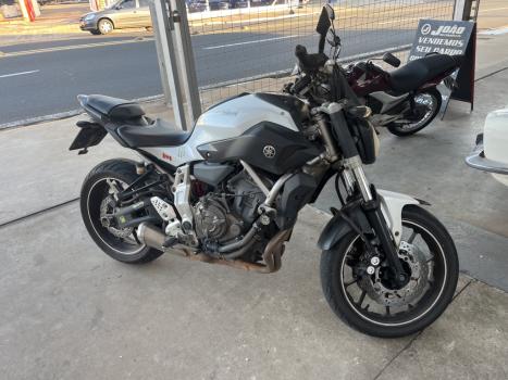 YAMAHA MT-07 700 ABS, Foto 1