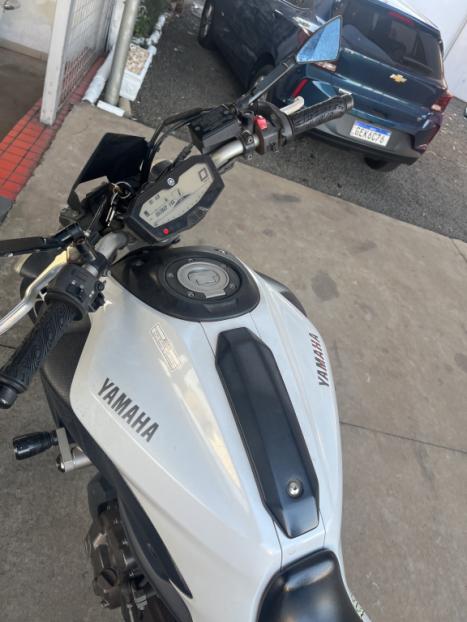 YAMAHA MT-07 700 ABS, Foto 5