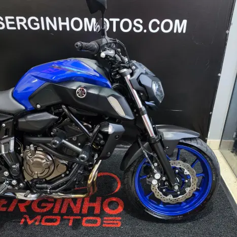 YAMAHA MT-07 700 ABS, Foto 2