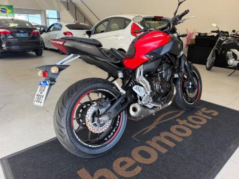 YAMAHA MT-07 700 ABS, Foto 4