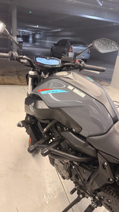 YAMAHA MT-07 700 ABS, Foto 2