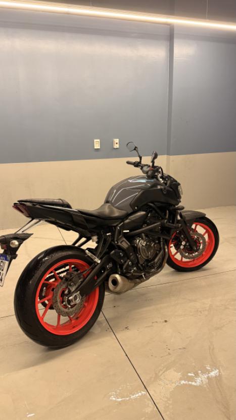 YAMAHA MT-07 700 ABS, Foto 4