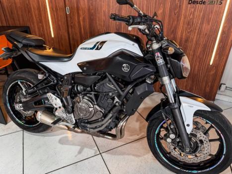 YAMAHA MT-07 700 ABS, Foto 3