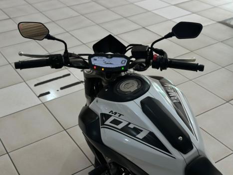 YAMAHA MT-07 700 ABS, Foto 4