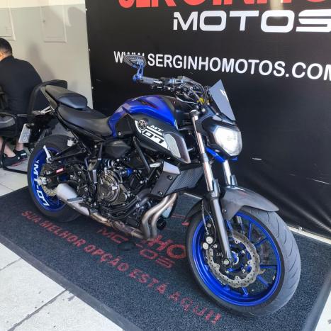 YAMAHA MT-07 700 ABS, Foto 2