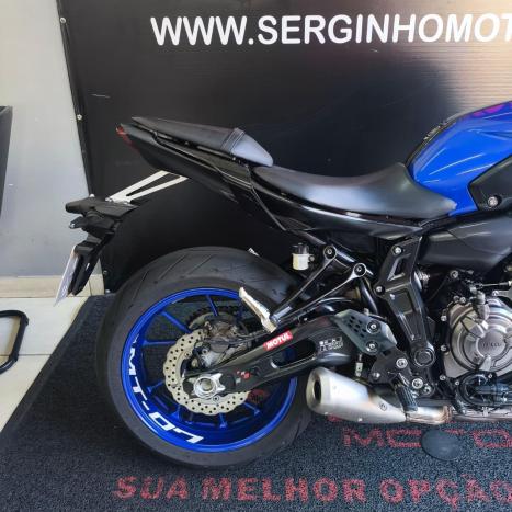 YAMAHA MT-07 700 ABS, Foto 3