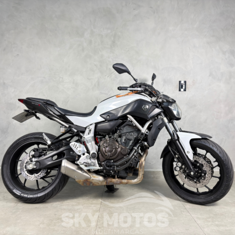 YAMAHA MT-07 700 ABS, Foto 1