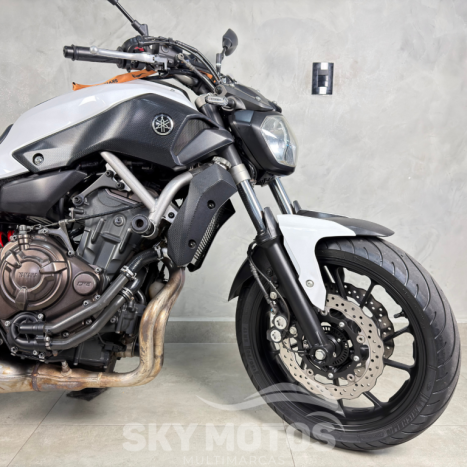YAMAHA MT-07 700 ABS, Foto 3