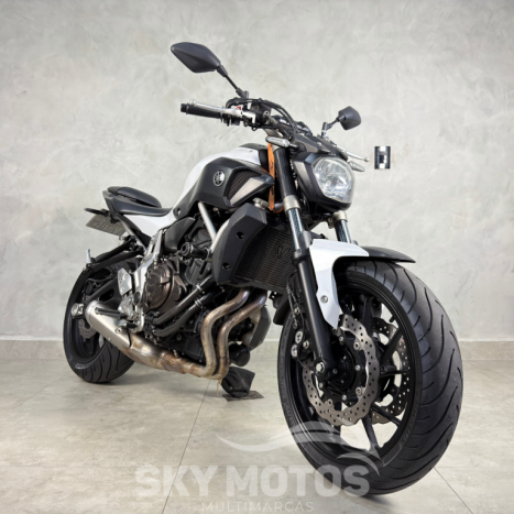 YAMAHA MT-07 700 ABS, Foto 4